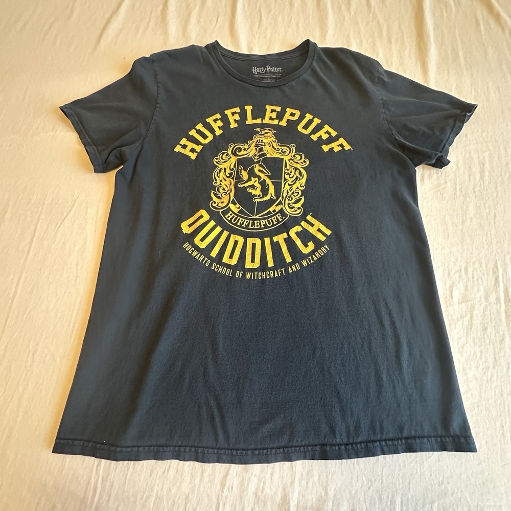 Harry Potter Hufflepuff Quidditch T-Shirt Black Graphic Tee Large Hogwarts Crest